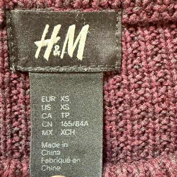 A173- XS Men's H&M Purple crewneck sweater with a relaxed fit #indie - Picture 3 of 5
